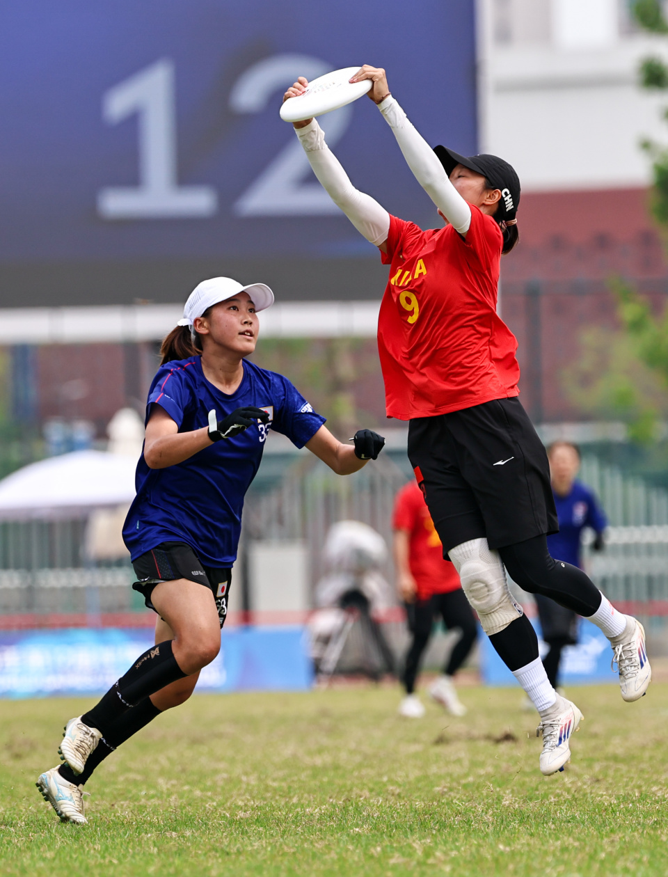 img, src, 新华社记者